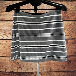Express Women Black White Grey Stripe Lined Stretch Short‎ Skirt Size Small